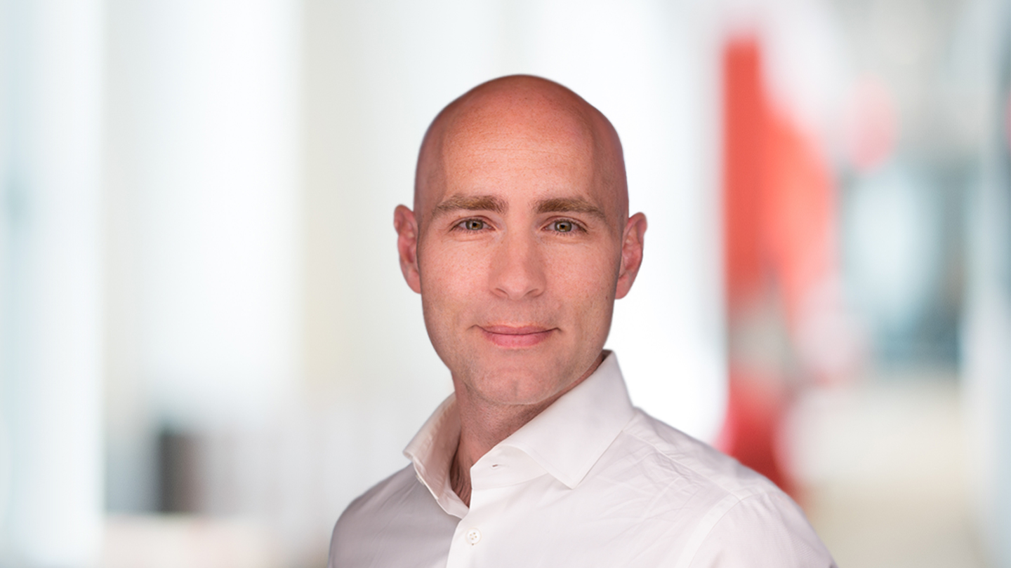 Headshot of Tom Rowland
