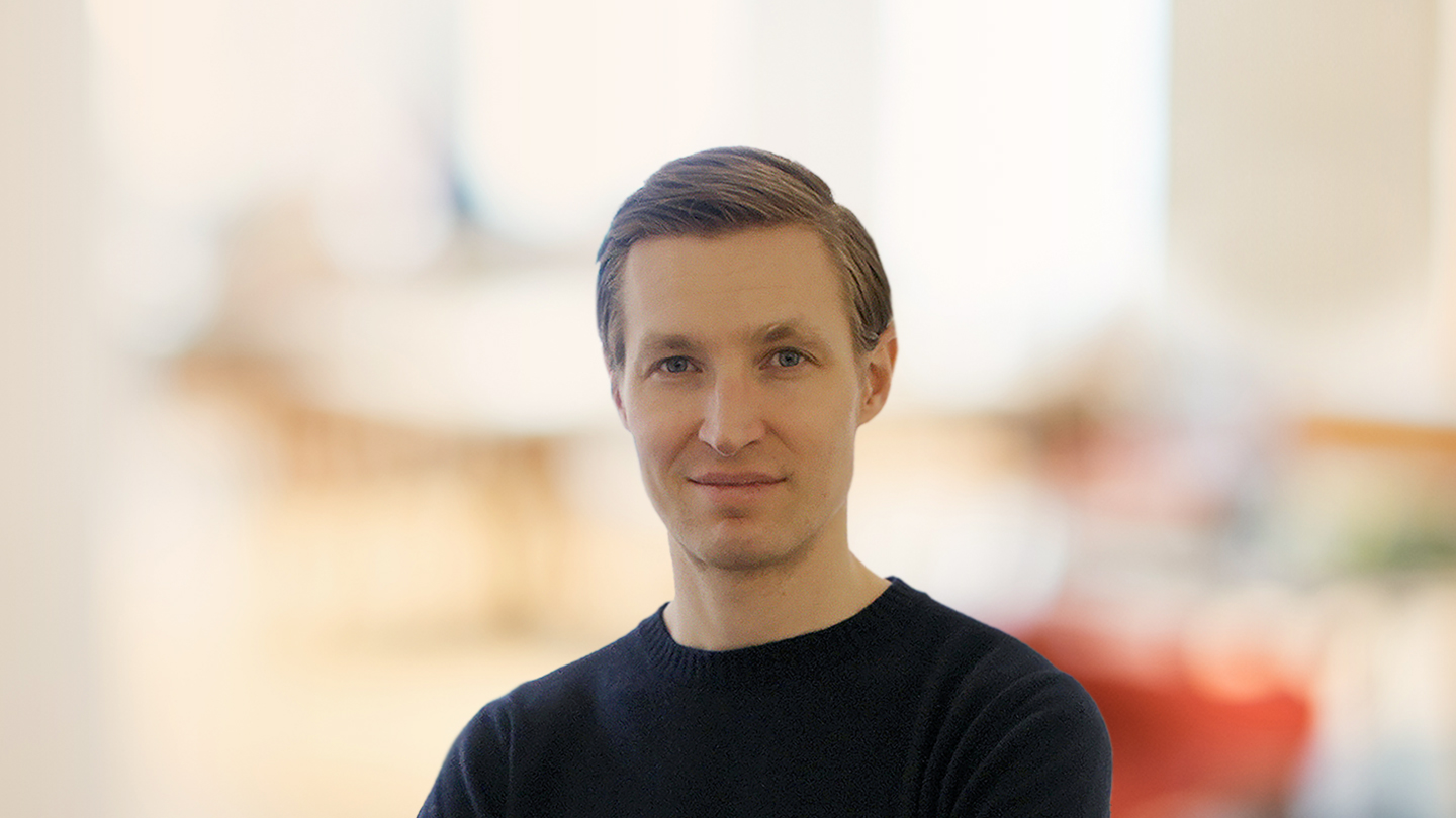 Headshot of Simon Harding